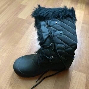 Tundra snow boots, size 7